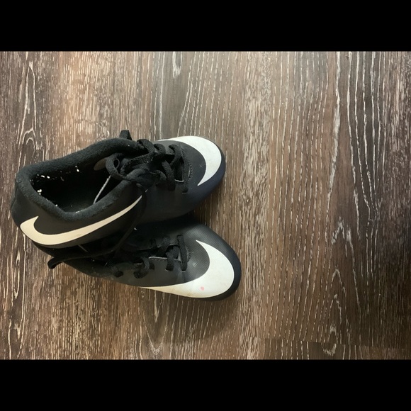 Women and boy shoes, will separate. - Picture 2 of 8